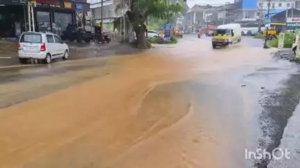 ഏറനാട്: ഇത് റോഡോ തോടോ?, എടവണ്ണ സിതീഹാജി സ്റ്റേഡിയത്തിന് സമീപത്തെ വെള്ളക്കെട്ട് ദുരിതമാകുന്നു #localissue