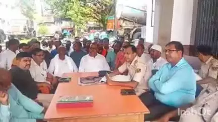 मदनपुर: मदनपुर थाना परिसर में मोहर्रम पर्व को लेकर आयोजित की गई शांति समिति की बैठक