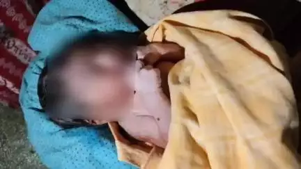 విజయవాడ లో మగ శిశువును రోడ్డుపై వదిలేసిన గుర్తు తెలియని వ్యక్తులు