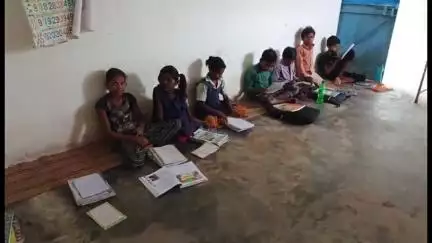 पन्ना: नौनिहालो की जान से खिलवाड़; स्कूल की छत से टपक रहा पानी, जर्जर स्कूल की इमारत हादसों को दे रही निमंत्रण।
#jansamasya