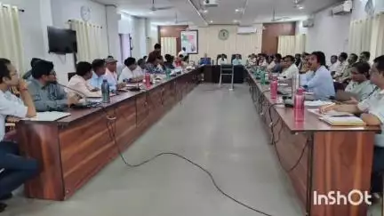 एमसीबी: कलेक्टर की अध्यक्षता में समय सीमा बैठक संपन्न, योजनाओं की गुणवत्ता और गति पर कड़ी निगरानी के निर्देश दिए गए
