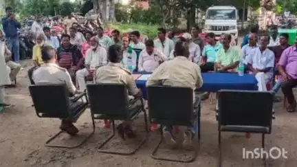 कुंडहित: कुंडहित एवं बागडेहरी थाने में शांति समिति की बैठक हुई
