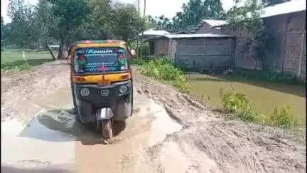 হাইলাকান্দি: হরিশনগর এলাকায় বেহাল রাস্তা সংস্কারের দাবিতে স্থানীয়দের প্রতিবাদী শ্লোগান,বিক্ষোভ কর্মসূচি অনুষ্ঠিত