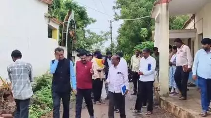 ಭಾಲ್ಕಿ: ತಳವಾಡ(ಕೆ) ಗ್ರಾಮದ ಅಂಗನವಾಡಿ, ಸರಕಾರಿ ಶಾಲೆ ಸೇರಿದಂತೆ ವಿವಿಧೆಡೆ ರಾಜ್ಯ ಮಕ್ಕಳ ಹಕ್ಕುಗಳ ರಕ್ಷಣಾ ಆಯೋಗದ ಸದಸ್ಯರ ಭೇಟಿ; ವ್ಯವಸ್ಥೆ ಪರಿಶೀಲನೆ