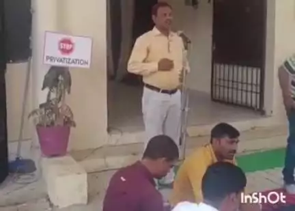 अकबरपुर: अम्बेडकरनगर में बिजली कंपनियों के निजीकरण पर कर्मचारियों की चेतावनी, टेंडर जारी होने पर यूपी में करेंगे जेल भरो आंदोलन
