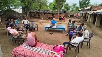 रामपुर नैकिन: ग्राम भितरी में समाजसेवी अम्बुज पांडे ने लगाया जनता दरबार, सुनीं लोगों की समस्याएँ