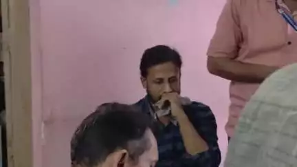 ഒറ്റപ്പാലം: കൈക്കൂലി കേസിൽ അറസ്റ്റ് ചെയ്ത വാണിയംകുളം ഒന്നാം നമ്പർ വില്ലേജ് ഓഫീസിലെ ജീവനക്കാരന് സസ്പെൻഷൻ