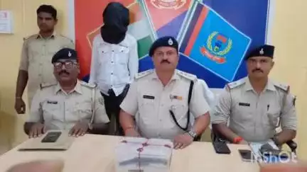 राजमहल: तीनपहाड़ थाना पुलिस ने अवैध हथियार के साथ एक युवक को किया गिरफ्तार, एसडीपीओ ने प्रेस कॉन्फ्रेंस कर दी जानकारी