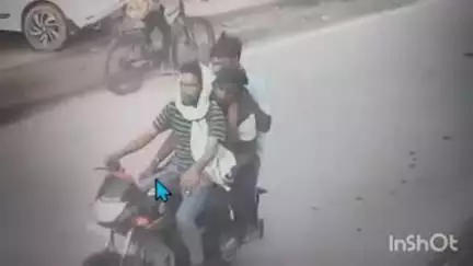 आरा: बखरियां बगीचा के पास बाइक सवार से लूट कर भाग रहे आरोपियों का फोटो वायरल, पुलिस गिरफ्तारी में जुटी