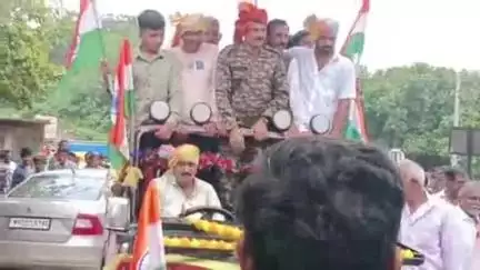 સિધ્ધપુર: દશાવાડા ગામ ખાતે દેશસેવા બજાવીને નિવૃત્ત થયેલા આર્મીમેનનું સમસ્ત ગામલોકો દ્વારા ભવ્ય સ્વાગત સન્માન કરવામાં આવ્યું