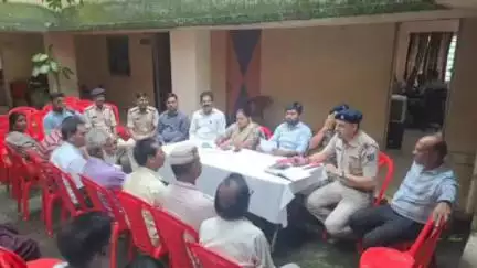 सरायकेला: सरायकेला थाना परिसर में मुहर्रम को लेकर शांति समिति की बैठक हुई, थाना प्रभारी व अन्य अधिकारी रहे उपस्थित