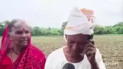 अहमदपूर: हडोळती येथील स्वतःला औताला जुंपणाऱ्या वृद्ध दांपत्याला सहकार मंत्री  बाबासाहेब पाटील यांनी केला फोन.