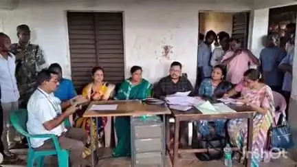 कुंडहित: सपसपिया में हुई आमसभा, पुष्पा बनीं सेविका