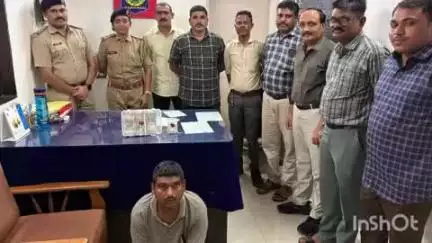 ચોરાસી: સુરત રેલવે સ્ટેશન ખાતેથી અગાઉ નોંધાયેલા ચોરીના ગુનામાં નાસ્તા ફરતા આરોપીને રેલવે ક્રાઈમ બ્રાન્ચ પોલીસે ઝડપી પાડ્યો છે.