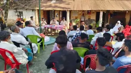 सिकटी: सिकटी व सोनामणि गोदाम थाना परिसर में मोहर्रम को लेकर आयोजित की गई शांति समिति की बैठक