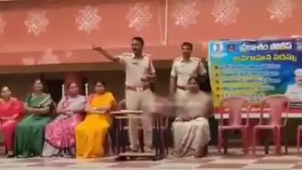 దర్శి: దర్శి కస్తూరిబా గాంధీ పాఠశాలలో సైబర్ నేరాలు రోడ్డు ప్రమాదాలపై అవగాహన కల్పించిన సీఐ రామారావు