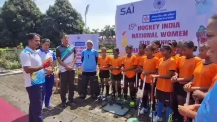 কোকৰাঝাৰ ভাগ: অসমৰ ছাব-জুনিয়ৰ মহিলা হকী দল ৰাষ্ট্ৰীয় প্ৰতিযোগিতাৰ বাবে কোকৰাঝাৰ পৰা ঝাৰখণ্ডলৈ ৰাওনা