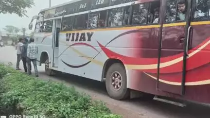बिरसिंहपुर: ग्राम कमलों के पास तेज रफ्तार बस से गिरा युवक, घायल, सीएचसी कोठी में भर्ती