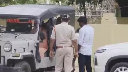 రాయదుర్గం: ఓబుళాపురం మైనింగ్ ఏరియాలో CBI సీజ్ చేసిన యంత్రాలను గ్యాస్ కట్టర్లతో కట్ చేసి తరలిస్తున్న 7 గురిని అరెస్టుచేసిన పోలీసులు