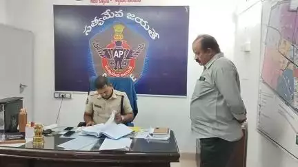 గుంటూరు: పట్టాభిపురం పోలీస్ స్టేషన్ ను ఆకస్మిక తనిఖీ చేసిన జిల్లా ఎస్పీ సతీష్ కుమార్