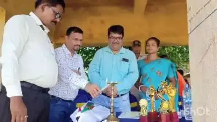 उधवा: मोहनपुर पंचायत के चौकीढ़ाव खरदांग मैदान में प्रखंड स्तरीय सुब्रतो कप फुटबॉल प्रतियोगिता का आयोजन
