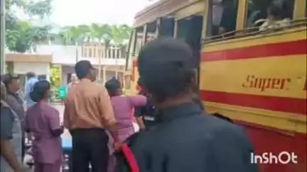 തിരുവല്ല: ബസിൽ യാത്രാമധ്യേ അപസ്മാരം, തലയടിച്ച് ഗുരുതര പരിക്കേറ്റ യാത്രക്കാരിയെ തിരുവല്ലയിലെ ആശുപത്രിയിലെത്തിച്ചു