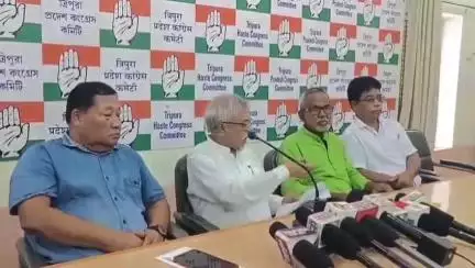 মোহনপুর: নারী নির্যাতন এবং নেশা-বানিজ্যকে ঘিরে পোস্ট অফিস চৌমুহনিতে সরকারকে আক্রমণ কংগ্রেস নেতার