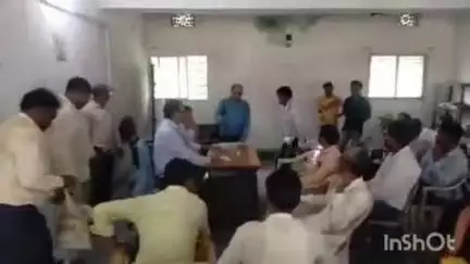 नीमडीह: नीमडीह के 110 किसानों में धान बीज का वितरण किया गया