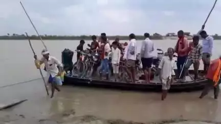 रुदौली: सरयू नदी के बढ़ते जल स्तर को लेकर रुदौली तहसील क्षेत्र के तटीय इलाकों के गांवों में सुरक्षा के उपाय किए जा रहे हैं