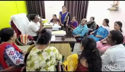 ସମ୍ବଲପୁର ମ୍ୟୁନିସିପାଲଟି: ହୀରାକୁଦ ବିଜେପି  କର୍ମୀ ଶଶୀ ପାଗଡ଼ ହତ୍ୟା ଘଟଣା, ହୀରାକୁଦ ଏସଡିପିଓ ଙ୍କ ଅଫିସରେ ପୋଲିସ କୁ ଧନ୍ୟବାଦ ଦେଲେ ବିଜେପି ଟିମ