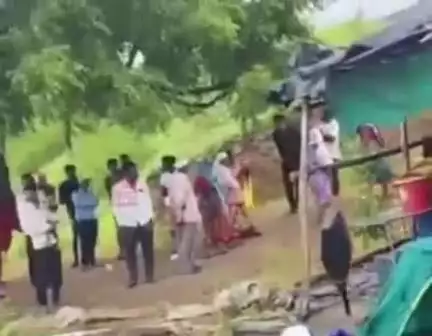 अकोला: अकोले तालुक्यातील सावळचोळ गावातील महिलांचा क्रांतिकारी पाऊल दारूवाड्डा उध्वस्त करत केला दारूबंदीचा ठराव