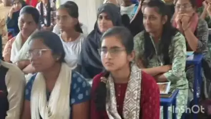 ఆదోని: సైబర్ నేరాల పట్ల విద్యార్థులు అప్రమత్తంగా ఉండాలి: ట్రాఫిక్ సిఐ గంటా సుబ్బారావు