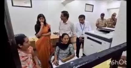 लातूर: नूतन मनपा आयुक्त मानसी मीना यांचा कामाचा धडाका, मनपातील जन्म मृत्यू विभागाचा घेतला आढावा