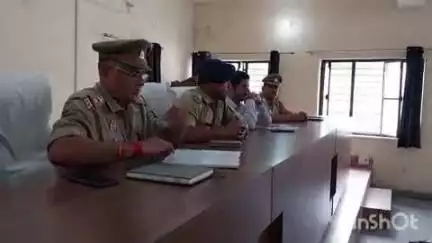 इगलास: इगलास कोतवाली सभागार में आगामी त्योहारों को लेकर हुई बैठक, दिए गए कड़े दिशा निर्देश