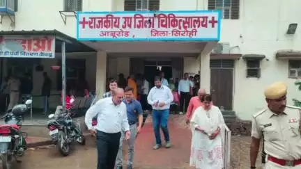 आबू रोड: आबूरोड आकराभट्टा जिला अस्पताल का निरीक्षण जिला कलेक्टर अल्पा चौधरी ने किया, दिए आवश्यक दिशा निर्देश