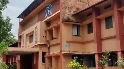ഒറ്റപ്പാലം: ഒറ്റപ്പാലം എൻഎസ്എസ് കോളേജിൽ സംഘർഷം .എസ്എഫ്ഐ കെ എസ് യുപ്രവർത്തകർ തമ്മിലുണ്ടായ സംഘർഷത്തിൽ 10 പേർക്കെതിരെ കേസ്