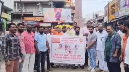 शिरपूर: मराठी जनतेच्या एकतेतून हिंदी जीआर रद्द, शिरपूर शहरात मनसे-शिवसेना उबठातर्फे पाच कंदील परिसरात जल्लोष