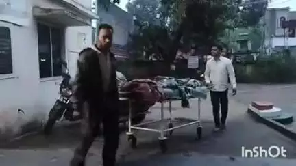मनोहरपुर: मनोहरपुर-आनंदपुर के खटांगबेडा गांव में कुसुम के पेड़ से गिरकर युवक गंभीर, सीएचसी में इलाज जारी