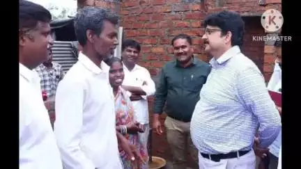 భువనగిరి: ఉత్తటూరు గ్రామంలో ఇందిరమ్మ ఇండ్ల నిర్మాణాలను పరిశీలించిన కలెక్టర్ హనుమంతరావు