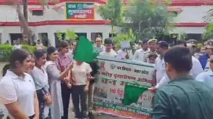झांसी: मानवता के लिए एक कदम संस्था द्वारा वन विभाग से पौधों की बारात निकाली गई