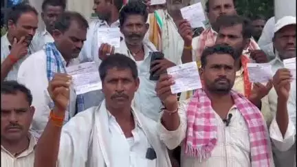 నంద్యాల కలెక్టర్ ఆఫీసు వద్దు పొగాకు రైతుల ఆందోళన