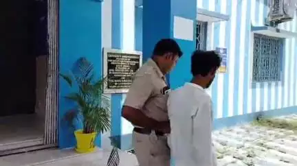 নওদা: আলিনগরে বোমা মেরে খুনের ঘটনায় গ্রেপ্তার দুই — আদালতে হাজির, চাওয়া হল ১০ দিনের পুলিশ হেফাজত