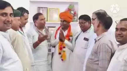सपोटरा: बालौती निज निवास पर विधायक हंसराज मीना ने मंडल अध्यक्ष रामधन डाबिर का भाजपा पदाधिकारियों के साथ किया स्वागत