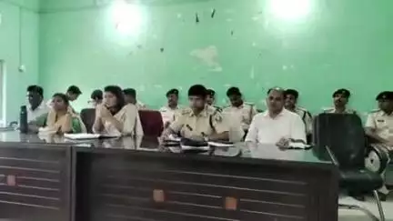 गोगरी प्रखंड के ट्रायसन भवन में शांति समिति की बैठक का किया गया आयोजन, अनुमंडल पदाधिकारी रहे मौजूद