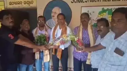 ଆନନ୍ଦପୁର: ତେମଳା ସ୍କୁଲର ପ୍ରଧାନଶିକ୍ଷକ ଙ୍କୁ ବିଦାୟ ସମ୍ବର୍ଦ୍ଧନା, ଯୋଗଦେଲେ ପୁର୍ବତନ ବିଇଓ ଙ୍କ ସମେତ ଅନେକ ମାନ୍ୟଗଣ୍ୟ ବ୍ୟକ୍ତି