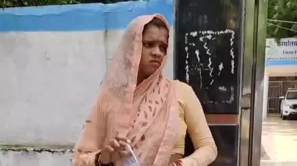 शिवपुरी नगर: पति ने पत्नी से मारपीट कर घर से निकाला, पत्नी 4 साल से कोलारस में, पति लगा रहा झूठे इल्जाम व नहीं दे रहा भत्ता