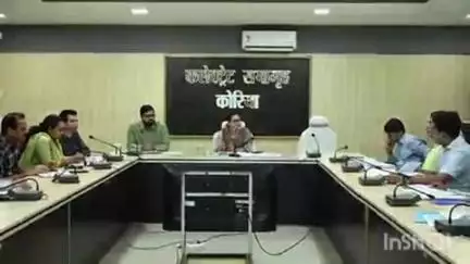 बैकुंठपुर: कोरिया कलेक्टर ने जिले में लंबित प्रकरणों की समीक्षा कर त्वरित समाधान के दिए निर्देश