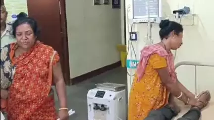 হরিহরপাড়া: হুচকিপাড়া মন্ডল পাড়া এলাকায় বাস ভর্তি টোটোর ধাক্কায় পা ভাঙলো এক সাইকেল চালকের