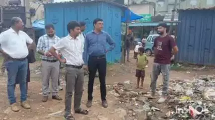 मनोहरपुर: मनोहरपुर - बीडीओ व सीओ ने साप्ताहिक हाट बाजार का किया निरीक्षण