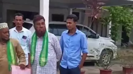 মানকাচৰ: স্থায়ীভাৱে পথ নিৰ্মানৰ দাবীত‌ দঃশালমাৰা মানকাচৰ জিলা গৰিয়া মৰিয়া দেশী জাতীয় পৰিষদে জিলা আয়ুক্তলৈ স্মাৰক পত্ৰ প্ৰেৰণ